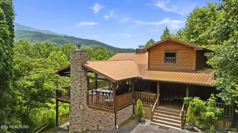 4750 Townsend Dr, Gatlinburg, TN 37738