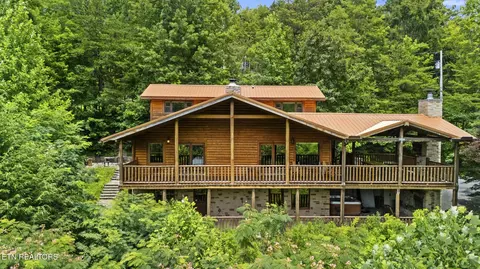 4750 Townsend Dr, Gatlinburg, TN 37738