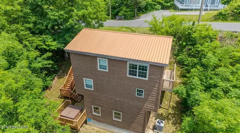 625 Pinecrest Dr, Gatlinburg, TN 37738