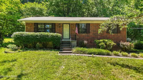 4304 Woodvale Dr, Knoxville, TN 37918