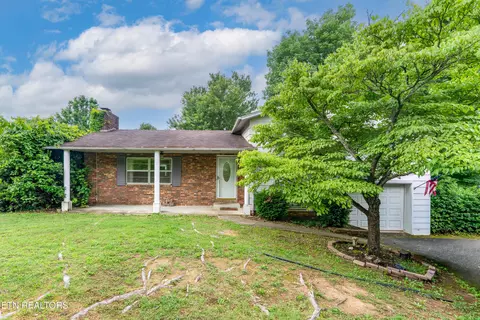 4781 Dogwood Ln, Strawberry Plains, TN 37871