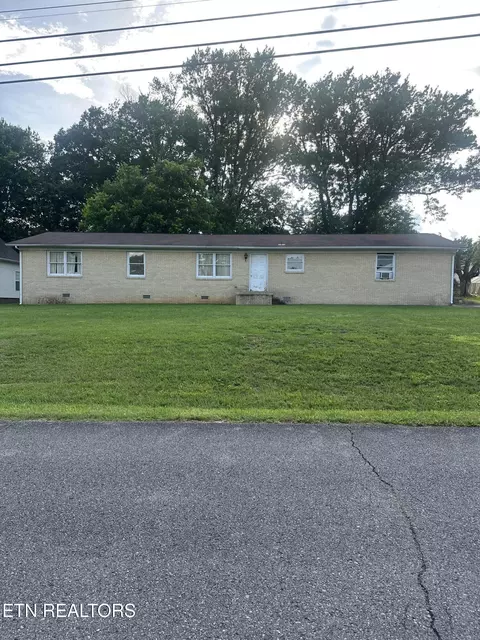 301 NW Grove Ave, Cleveland, TN 37311