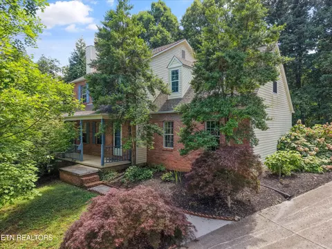 2300 Woods End Ln, Knoxville, TN 37918