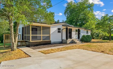 1805 Chestnut St, Sweetwater, TN 37874