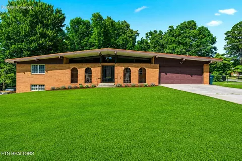8000 Berkshire Blvd, Powell, TN 37849