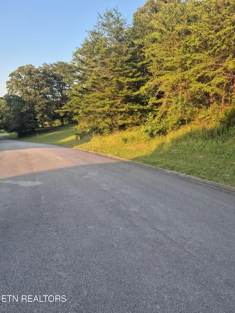 165 Glen Mar Dr, Lenoir City, TN 37772