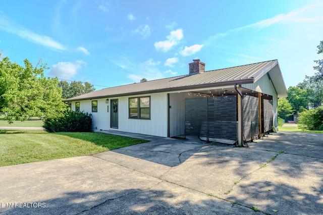 3039 Lona Dr, Sevierville, TN 37862