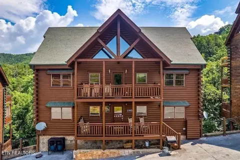 1056 Black Bear Cub Way, Sevierville, TN 37862