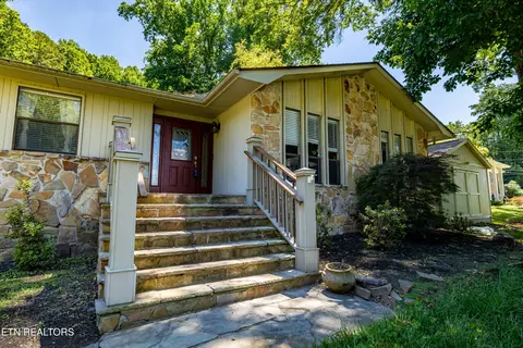 6704 Ottari Dr, Knoxville, TN 37918