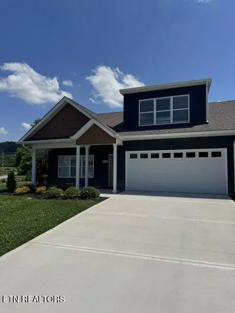 1402 Summer Meadow Ln, Powell, TN 37849