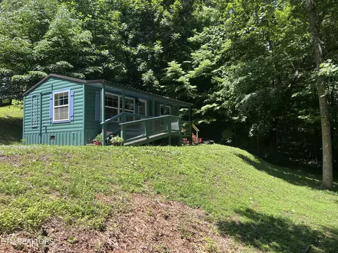 126 Lincoln Ct, Harrogate, TN 37752