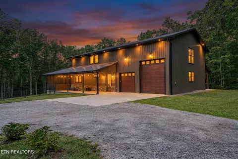 1532 E Overlook Rd, Monterey, TN 38574