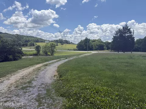 Exterior - 1550 Broadway Dr, Bean Station, TN 37708 photo 6 of 8