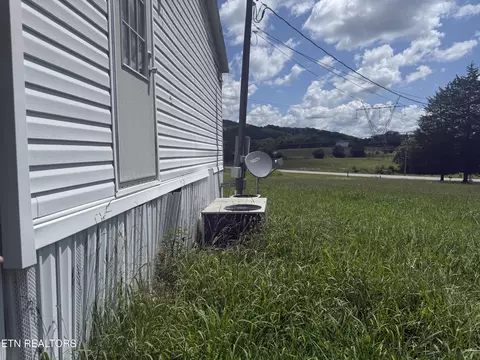 Exterior - 1550 Broadway Dr, Bean Station, TN 37708 photo 4 of 8