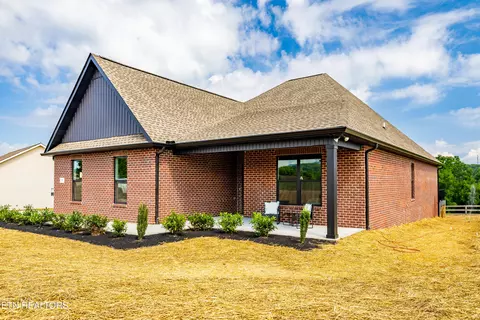 2038 Griffitts Mill Cir, Maryville, TN 37803