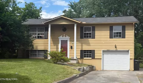 1716 Garden View Ln, Knoxville, TN 37912