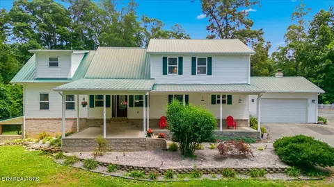 330 Sandalwood Ln, Dandridge, TN 37725