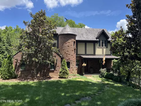 516 Scenic Dr, Knoxville, TN 37919