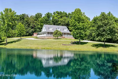 680 Gateway Ln, Seymour, TN 37865