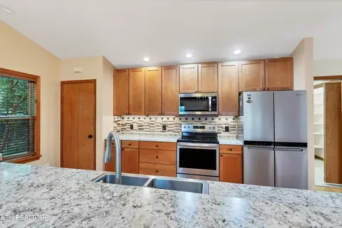 Kitchen - 620 Hawk View Dr, Townsend, TN 37882 photo 2 of 4