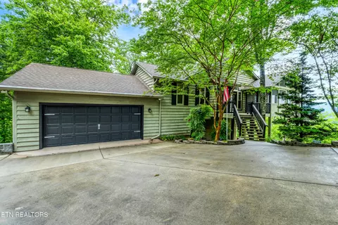 Exterior - 620 Hawk View Dr, Townsend, TN 37882 photo 4 of 11