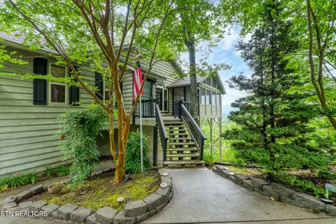 Exterior - 620 Hawk View Dr, Townsend, TN 37882 photo 2 of 11