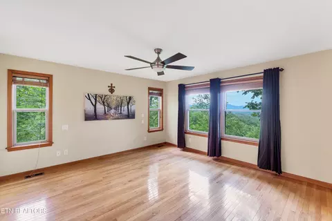 Living - 620 Hawk View Dr, Townsend, TN 37882 photo 7 of 8