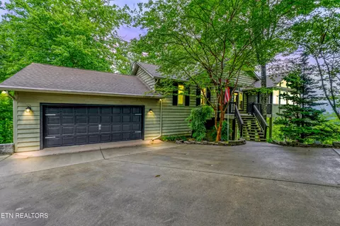 620 Hawk View Dr, Townsend, TN 37882
