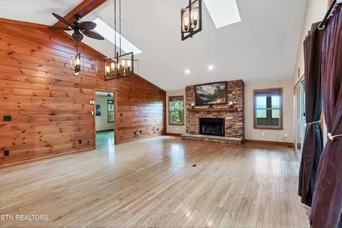 Living - 620 Hawk View Dr, Townsend, TN 37882 photo 4 of 8