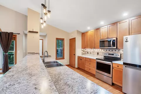 Kitchen - 620 Hawk View Dr, Townsend, TN 37882 photo 3 of 4