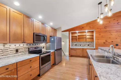 Kitchen - 620 Hawk View Dr, Townsend, TN 37882 photo 4 of 4