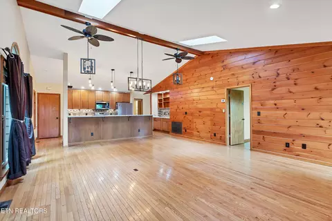 Living - 620 Hawk View Dr, Townsend, TN 37882 photo 6 of 8