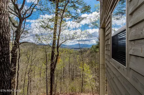 Exterior - 620 Hawk View Dr, Townsend, TN 37882 photo 5 of 11