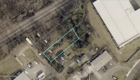 1018 Cedarwood St, Knoxville, TN 37914