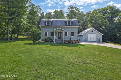 213 Crouch Branch Ln, Allardt, TN 38504