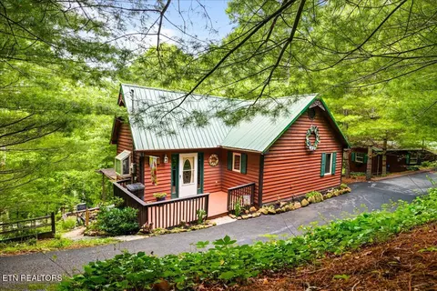274 Pearl Rd, La Follette, TN 37766