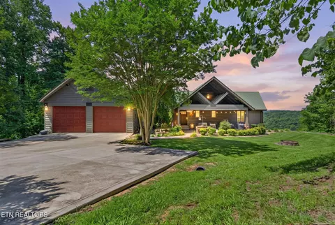 2051 Scenic View Ct, Byrdstown, TN 38549