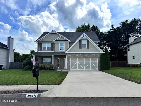 1003 W Glenview Dr, Lenoir City, TN 37771