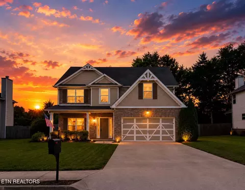 1003 W Glenview Dr, Lenoir City, TN 37771