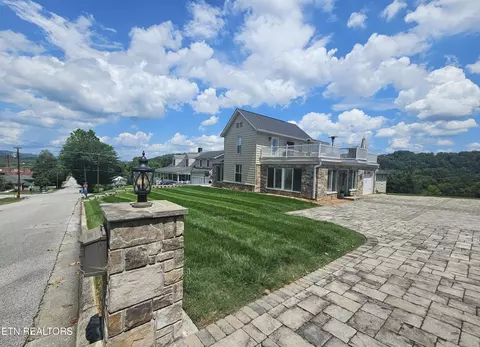 822 Cumberland St, Harriman, TN 37748