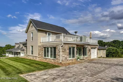 822 Cumberland St, Harriman, TN 37748