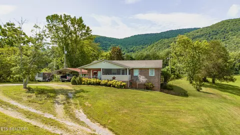 7686 Highway 63, Speedwell, TN 37870