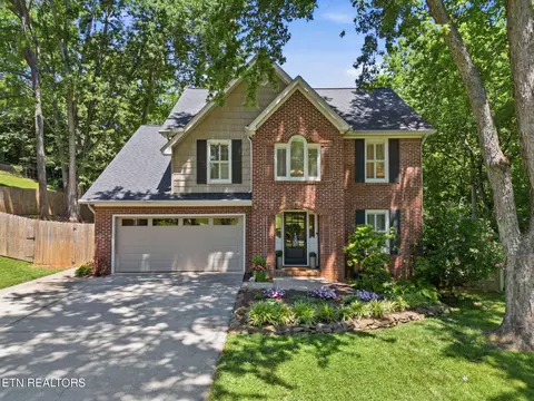 702 Knights Bridge Rd, Maryville, TN 37803