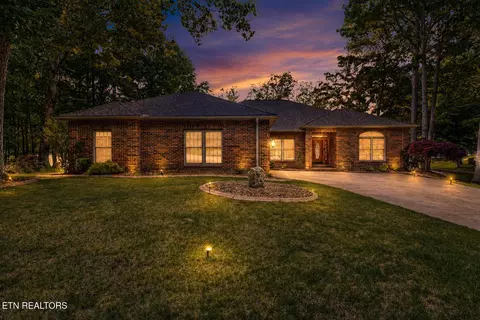 144 Lakewood Dr, Crossville, TN 38558