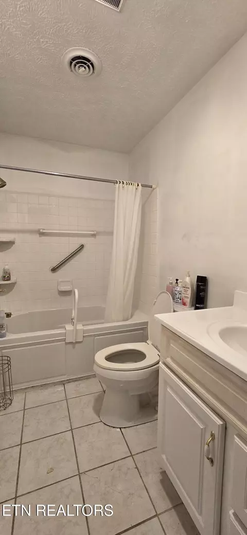 Bath - 196 Shady Ln, Oneida, TN 37841 photo 1 of 1