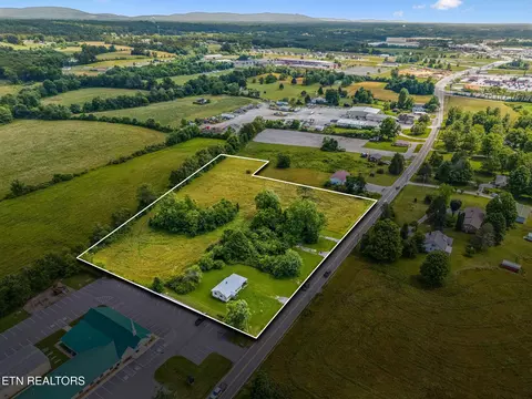2988 Genesis Rd, Crossville, TN 38571