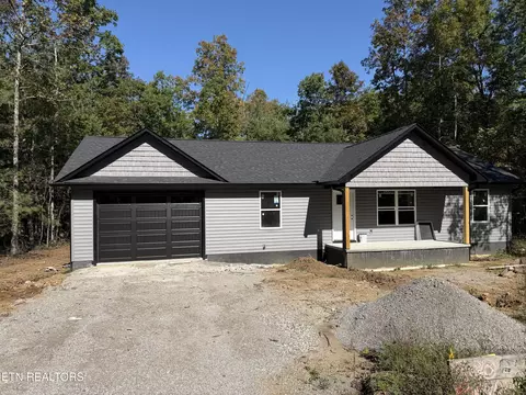 900 Paola Dr, Crossville, TN 38572