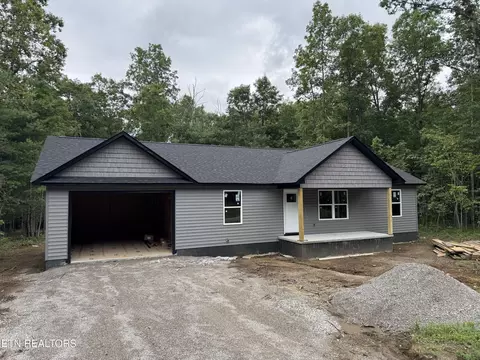 900 Paola Dr, Crossville, TN 38572