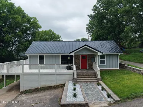 311 12 E 1st Ave, Lenoir City, TN 37771