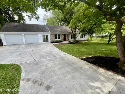3824 Longwood Dr, Knoxville, TN 37918
